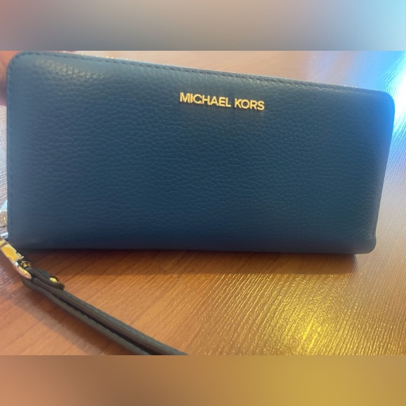 Michael Kors Wallet - Picture 3 of 16